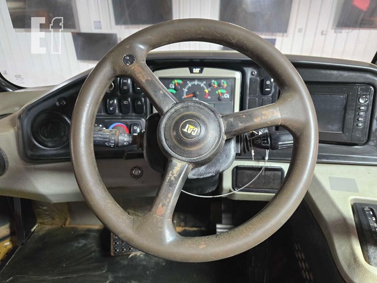 2015-caterpillar-745c-image-10