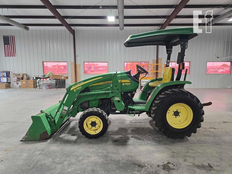 john-deere-3320-image-5