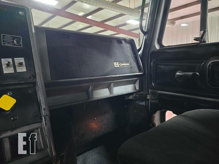 2000-mack-ch613-image-34