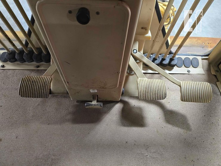 2004-caterpillar-140h-image-17