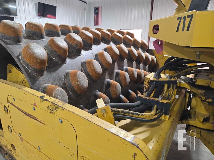 2005-caterpillar-cp-563e-image-14