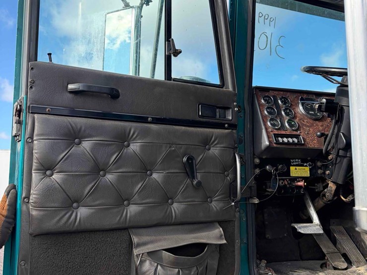 1999-eagle-road-tractor-image-13