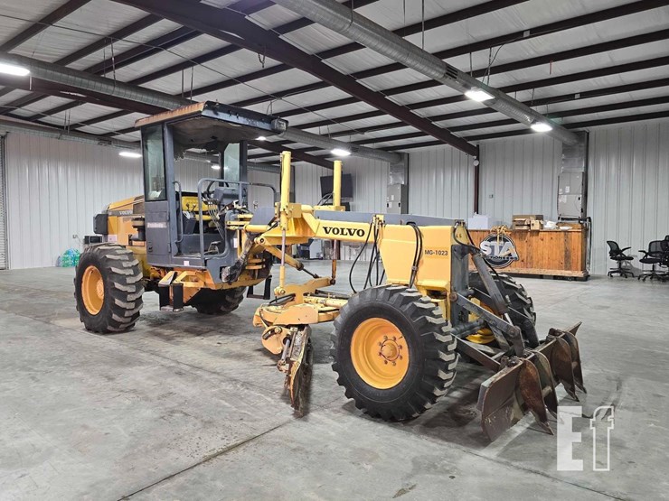 2004-volvo-g60-image-2