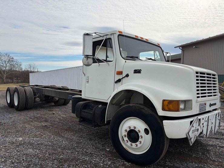 international-4900-image-3