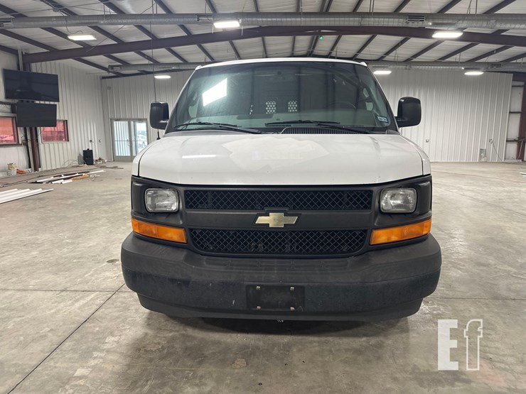 2017-chevrolet-express-2500-image-7