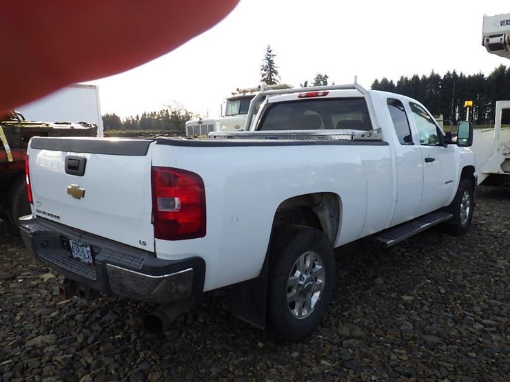 2012-chevrolet-3500-image-4