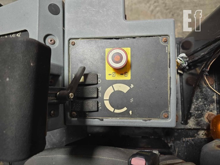 2013-caterpillar-cs44-image-18