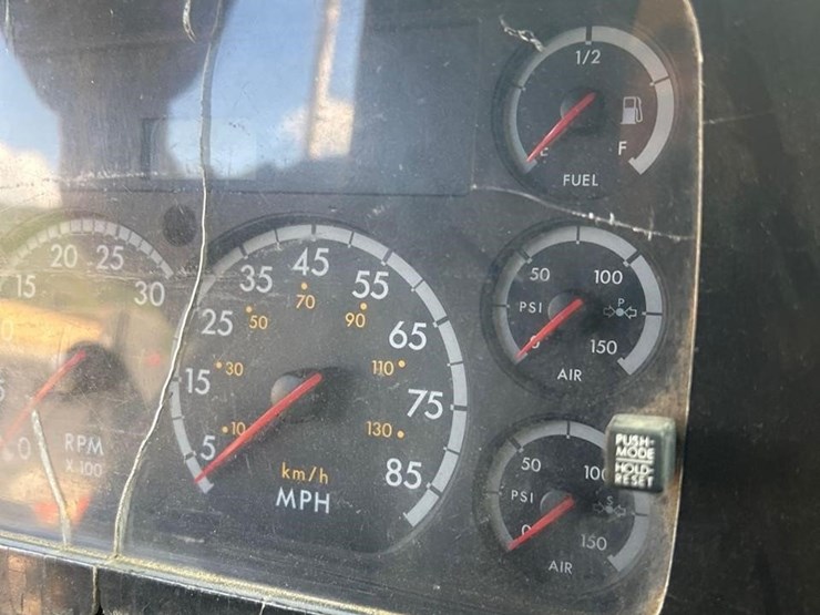 2008-sterling-l8500-image-62