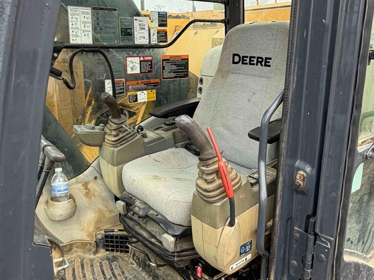 2013-deere-245g-lc-image-13