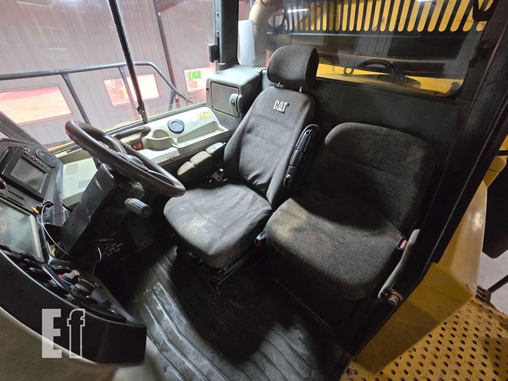 2015-caterpillar-745c-image-9