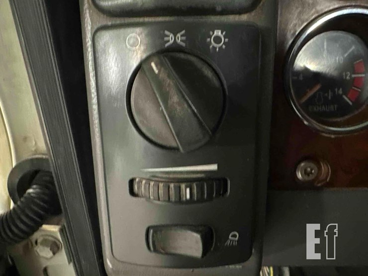 2009-mack-granite-gu713-image-21