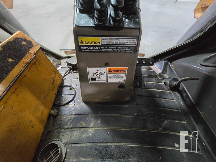 2013-case-580n-image-27