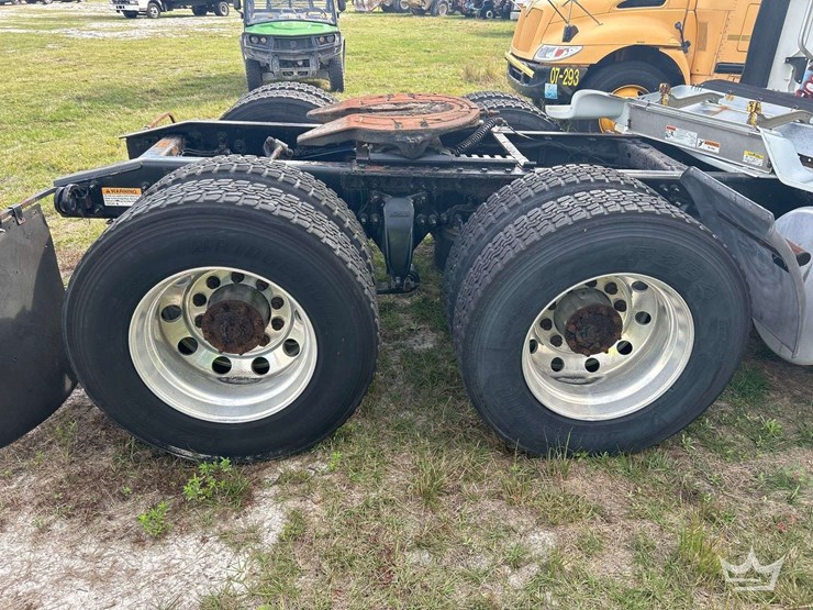 2016-freightliner-cascadia-125-image-25