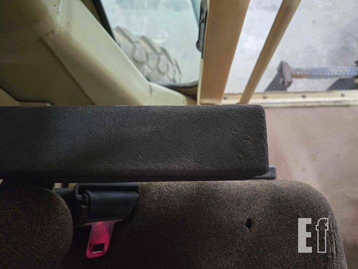 2004-caterpillar-140h-image-24