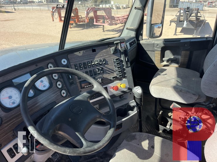 2019-freightliner-coronado-122-sd-image-10
