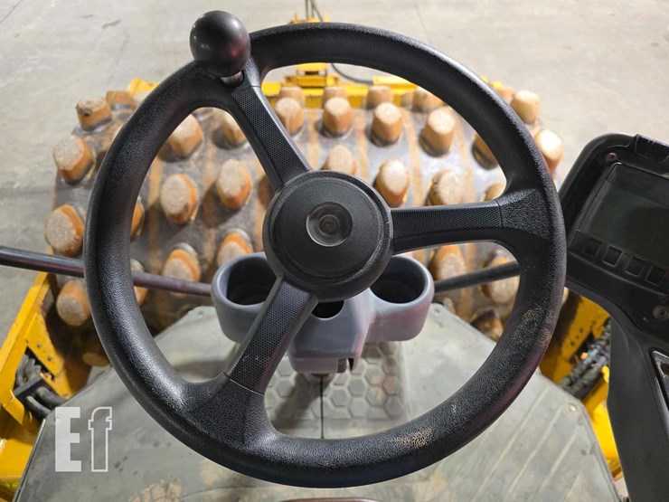 2012-caterpillar-cp56b-image-23