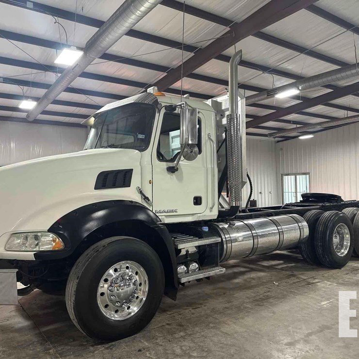2012 MACK GRANITE GU813