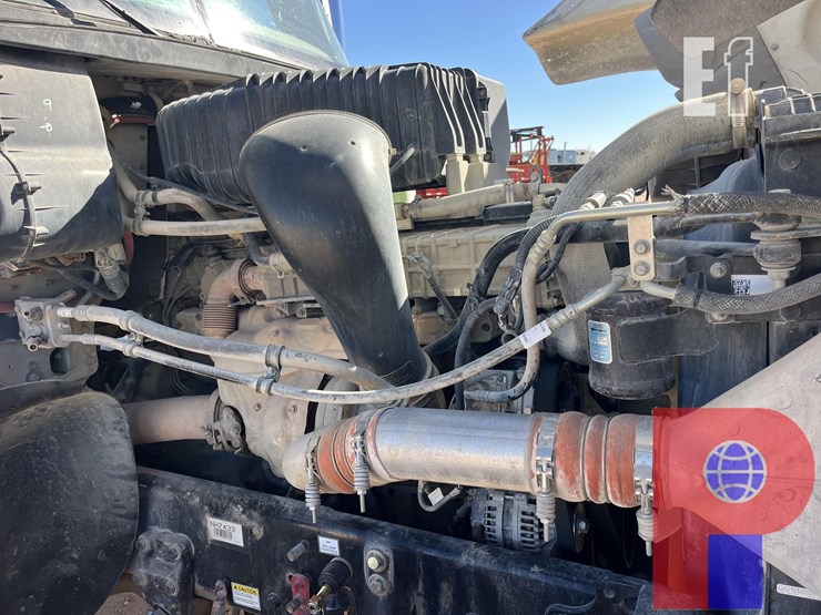 2022-freightliner-coronado-122-sd-image-8