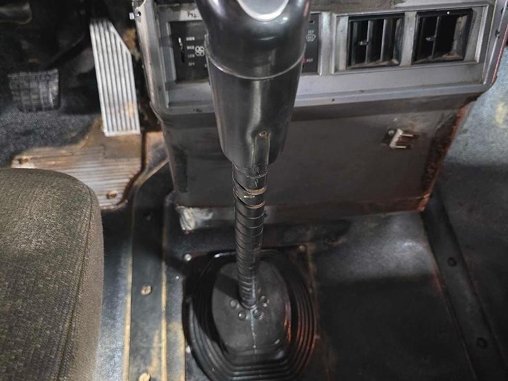 2000-mack-ch613-image-27