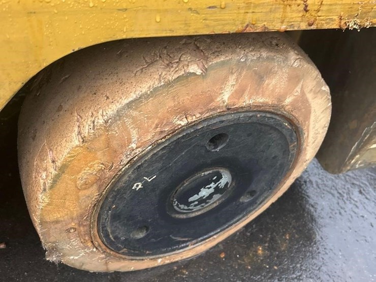 caterpillar-electric-forklift-image-11