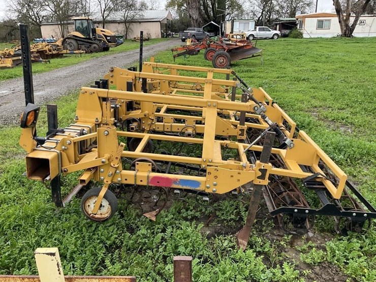 (offsite)-alloway-3-pt-3-row-60"-cultivator-image-6