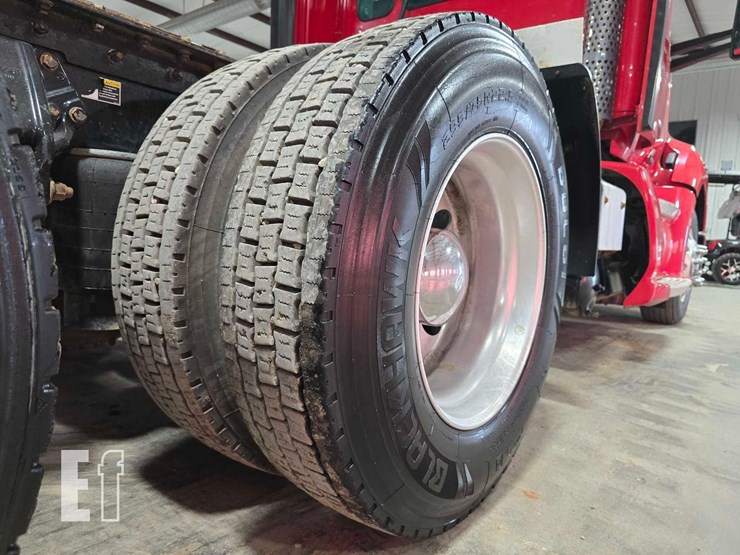 2015-kenworth-t680-image-26