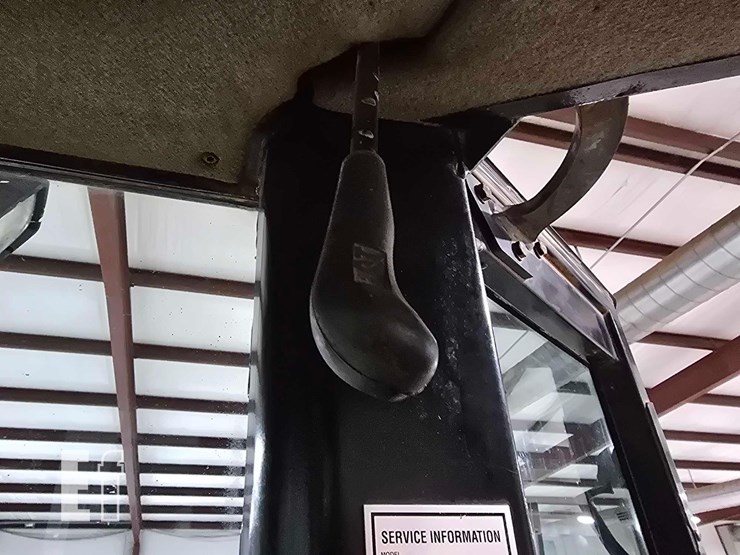 2016-caterpillar-d6n-lgp-image-23