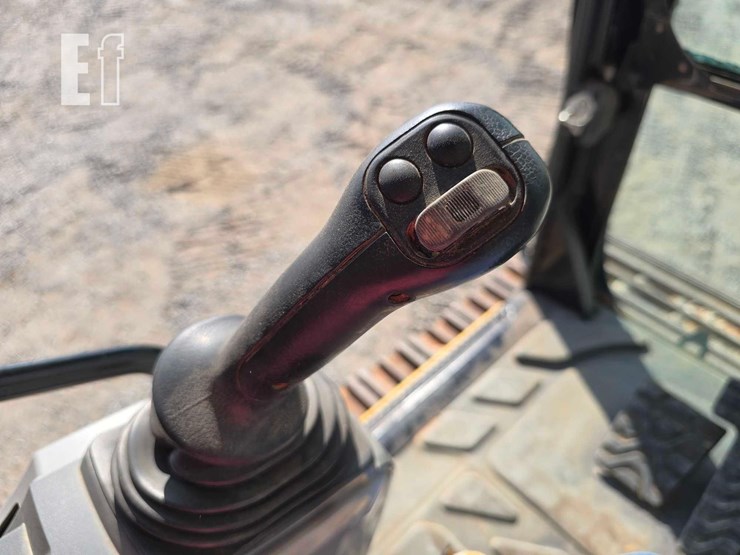 2016-caterpillar-349fl-image-17