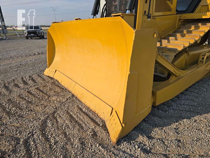 2020-caterpillar-d6-image-9