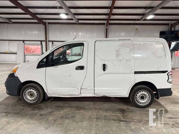 2016-nissan-nv200-image-5