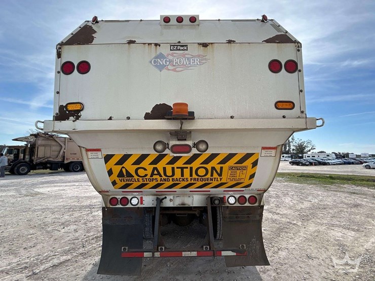 2017-peterbilt-320-image-14