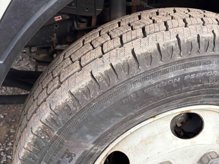 2004-gmc-w3500-image-11