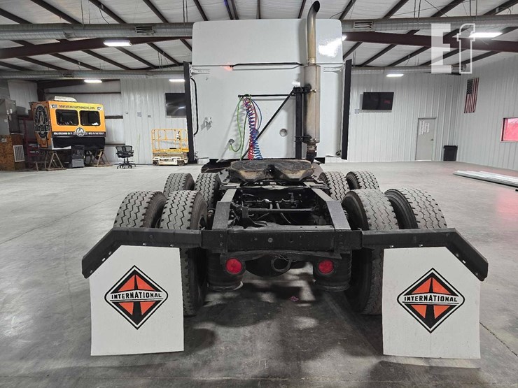 2005-international-9400-image-8
