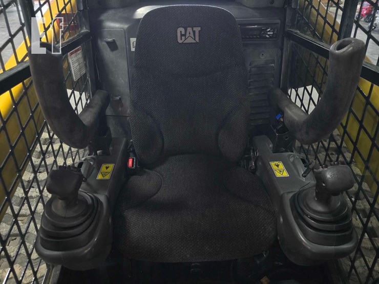 2015-caterpillar-299d-xhp-image-13