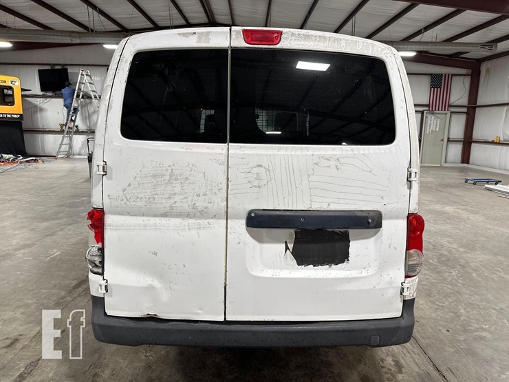 2016-nissan-nv200-image-8