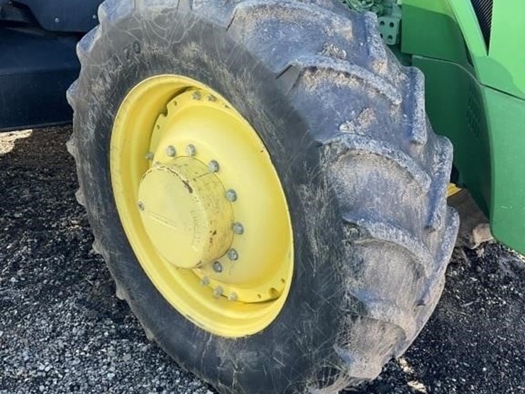 john-deere-8235r-image-17