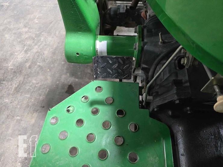 john-deere-3320-image-14