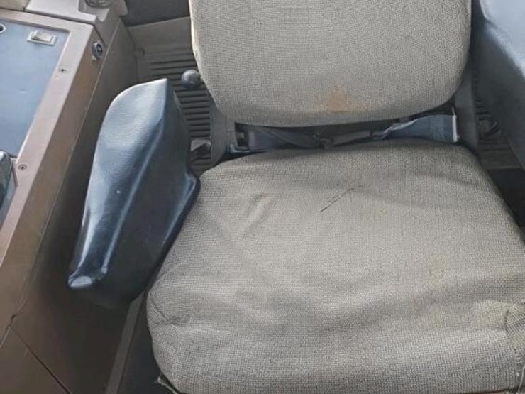 2000-john-deere-7610-image-16