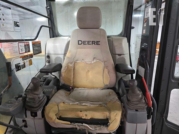 2016-deere-75g-image-15