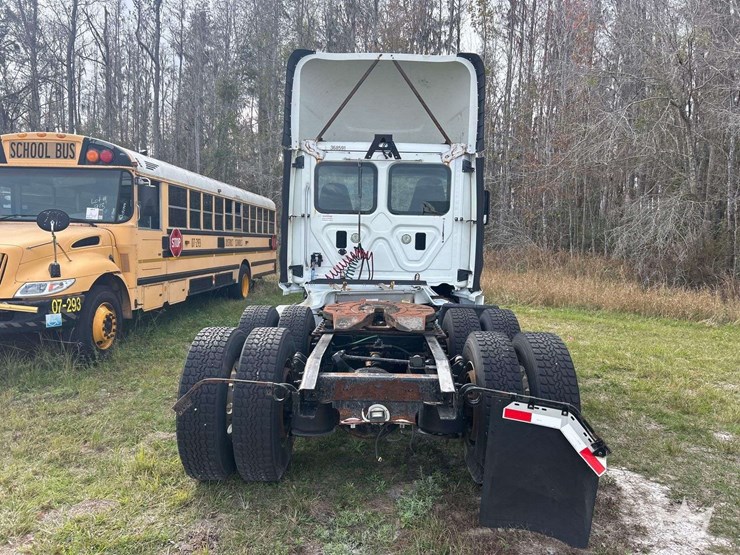 2016-freightliner-cascadia-125-image-28