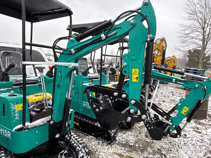#2001-•-unused-cfg-h15r-mini-excavator-image-2
