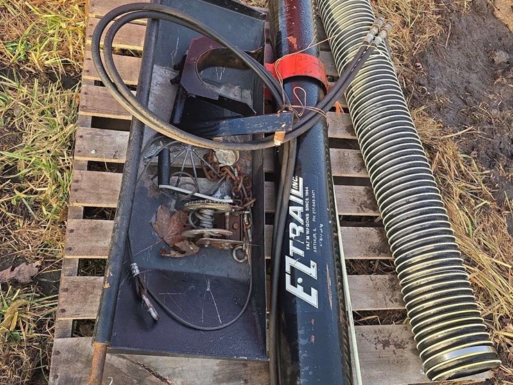 e-z-trail-tender-auger,-hyd-drive-image-5