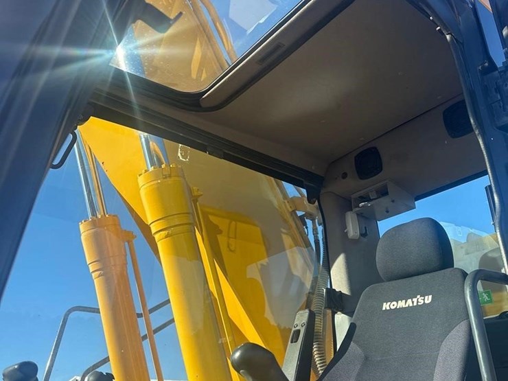 2021-komatsu-pc210-lc-11-image-32