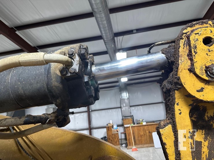 2013-caterpillar-966k-image-28