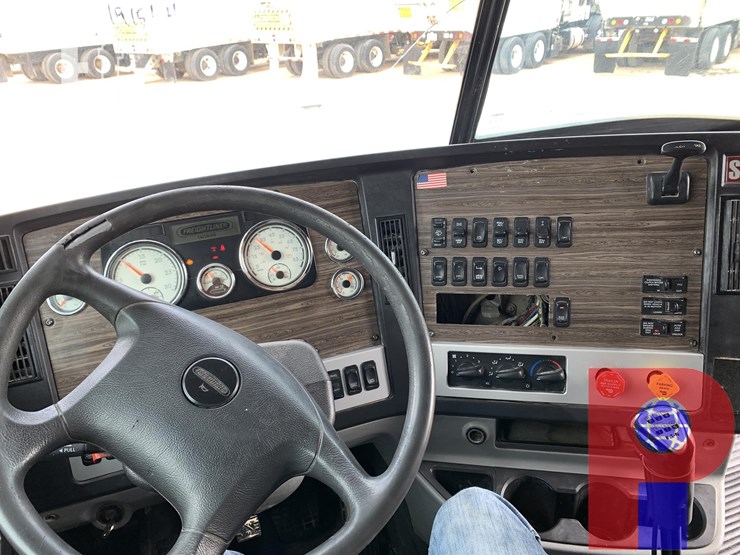 2016-freightliner-coronado-122-sd-image-7