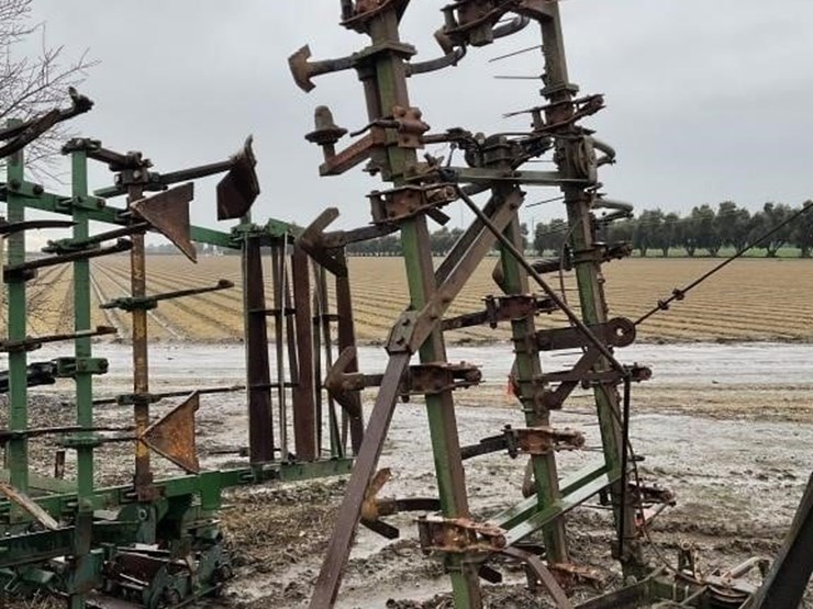 glenco-30'-fold-up-field-cultivator-image-7