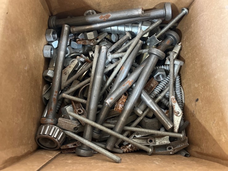 #75-•-heavy-duty-metal-shelf-with-contents-image-5