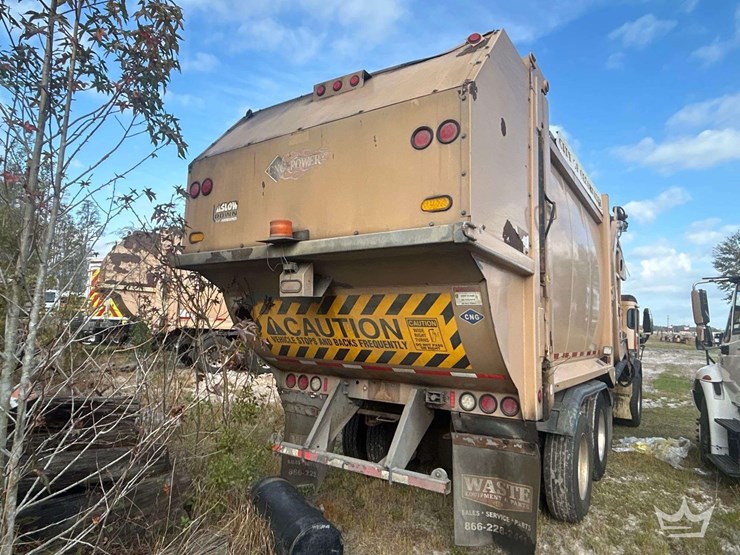 2016-peterbilt-320-image-24