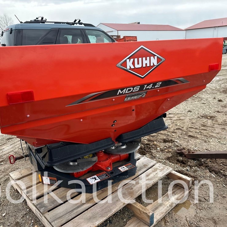 3279 - KUHN MD2 14.2 3PT SEED SPREADER