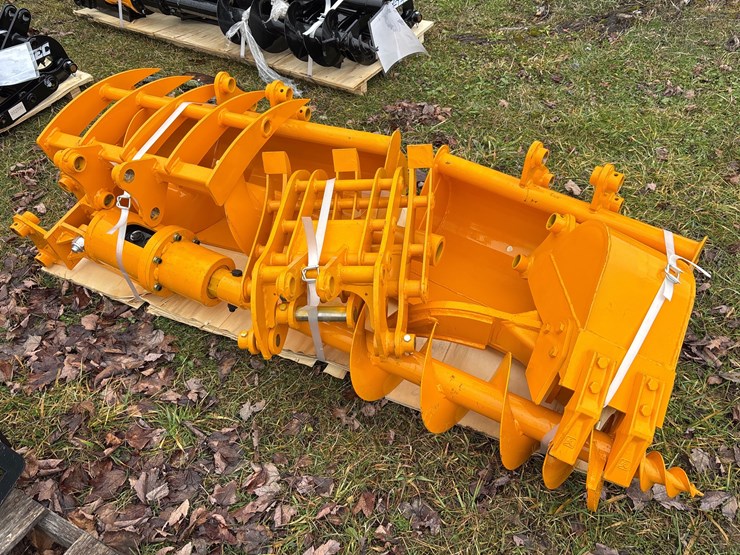 #3010-•-2025-unused-giyi-qty-(8)-cat-301-excavator-attachment-image-3